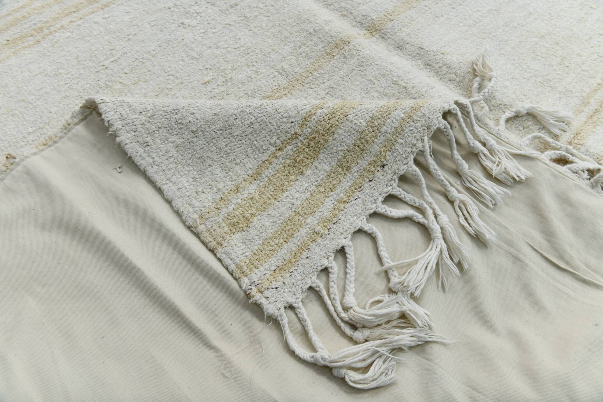 Off-White Oversize Oushak Vintage Rug For Living Room, 181x335 Cm