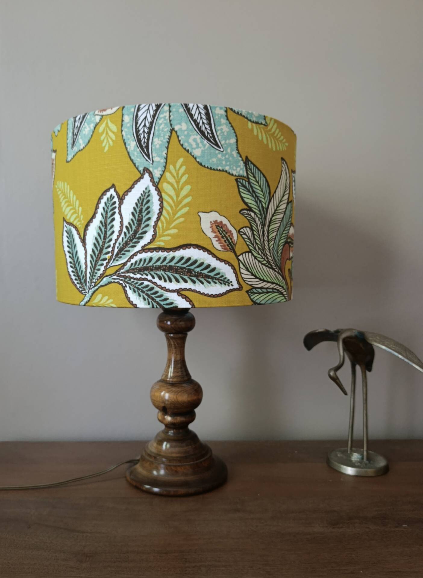 Lampe à poser bois tourné ancien | imprimé ocre végétal & botanique 