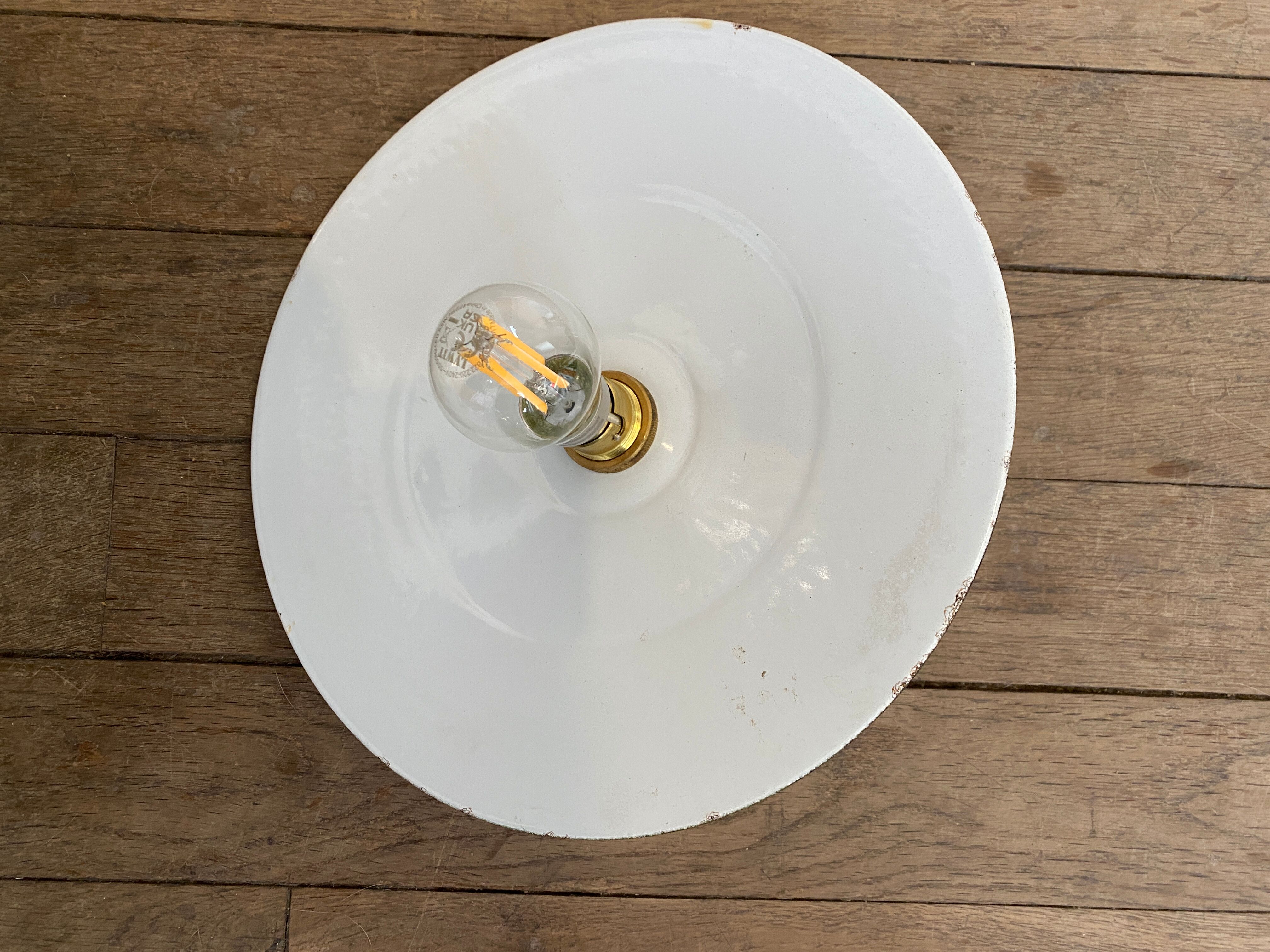 Enamelled sheet metal suspension