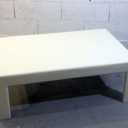 Table basse en bois laqué
