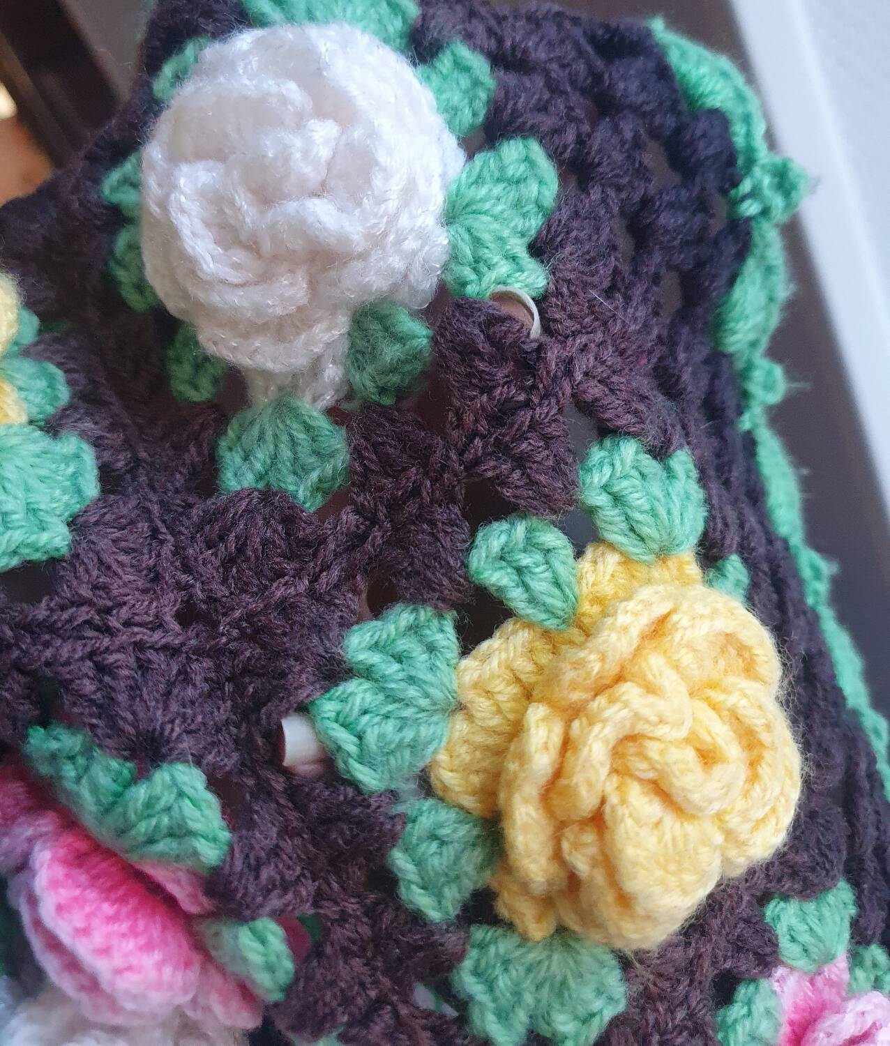 Set of 2 placemats in relief flowers crocheted vintage 70's hands