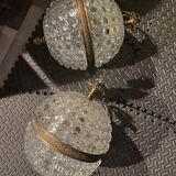 Paire de suspension ancienne globe en verre structure et laiton dore