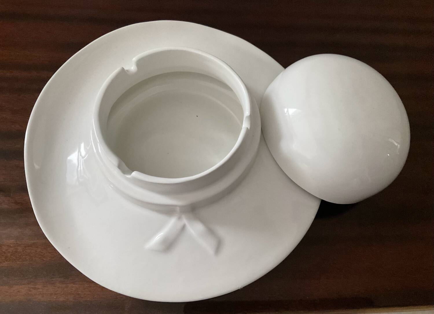 Vintage enameled porcelain hat pocket emptier