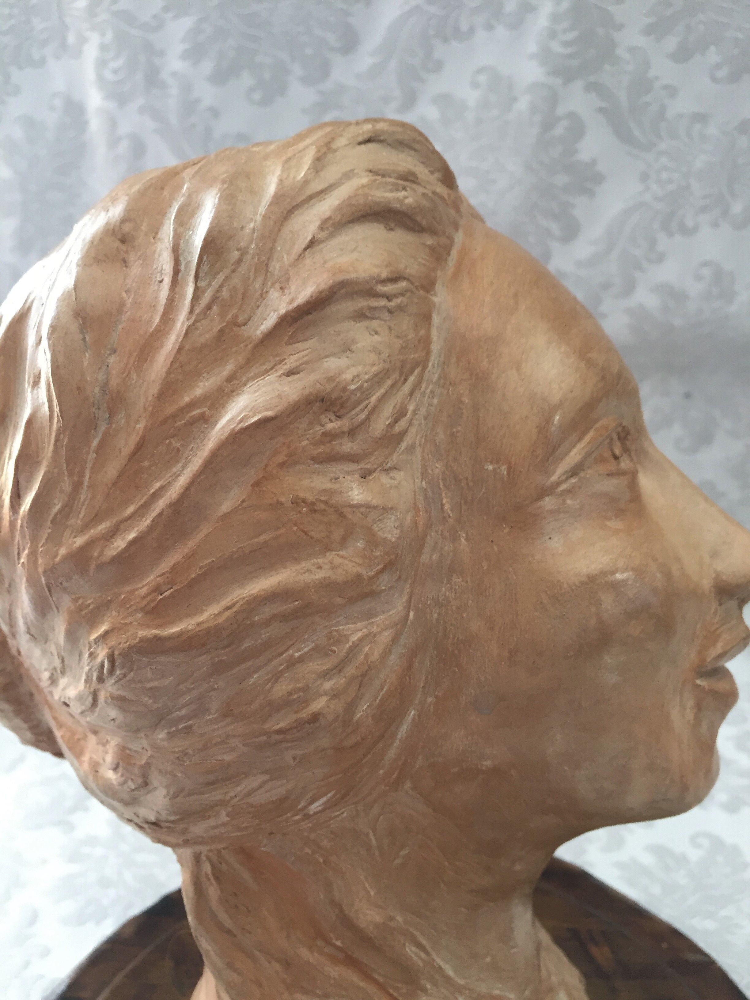 Bust face of woman art design 1950
