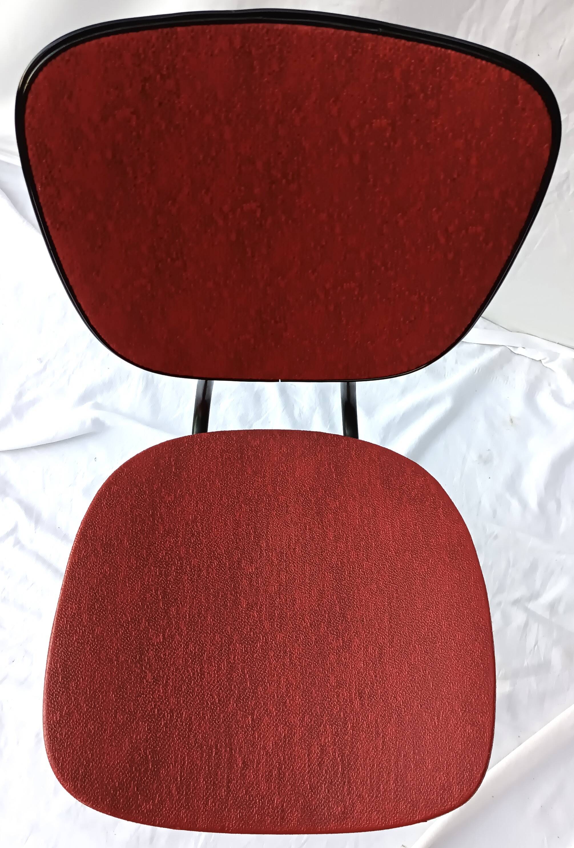 sixties chair with steel tube legs and a skaï seat