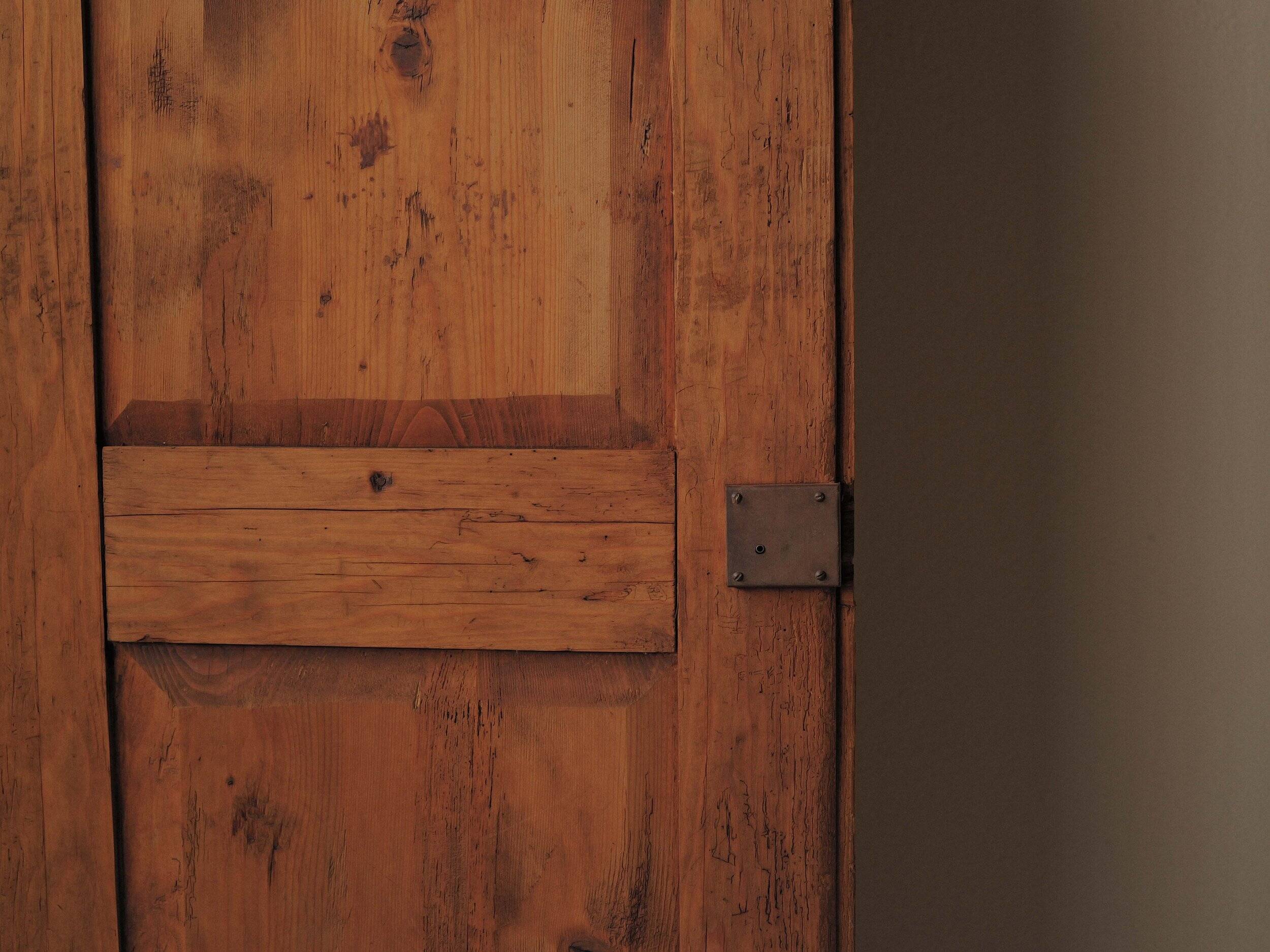 Mountain bonnetière in solid pine, Savoie, 19th century