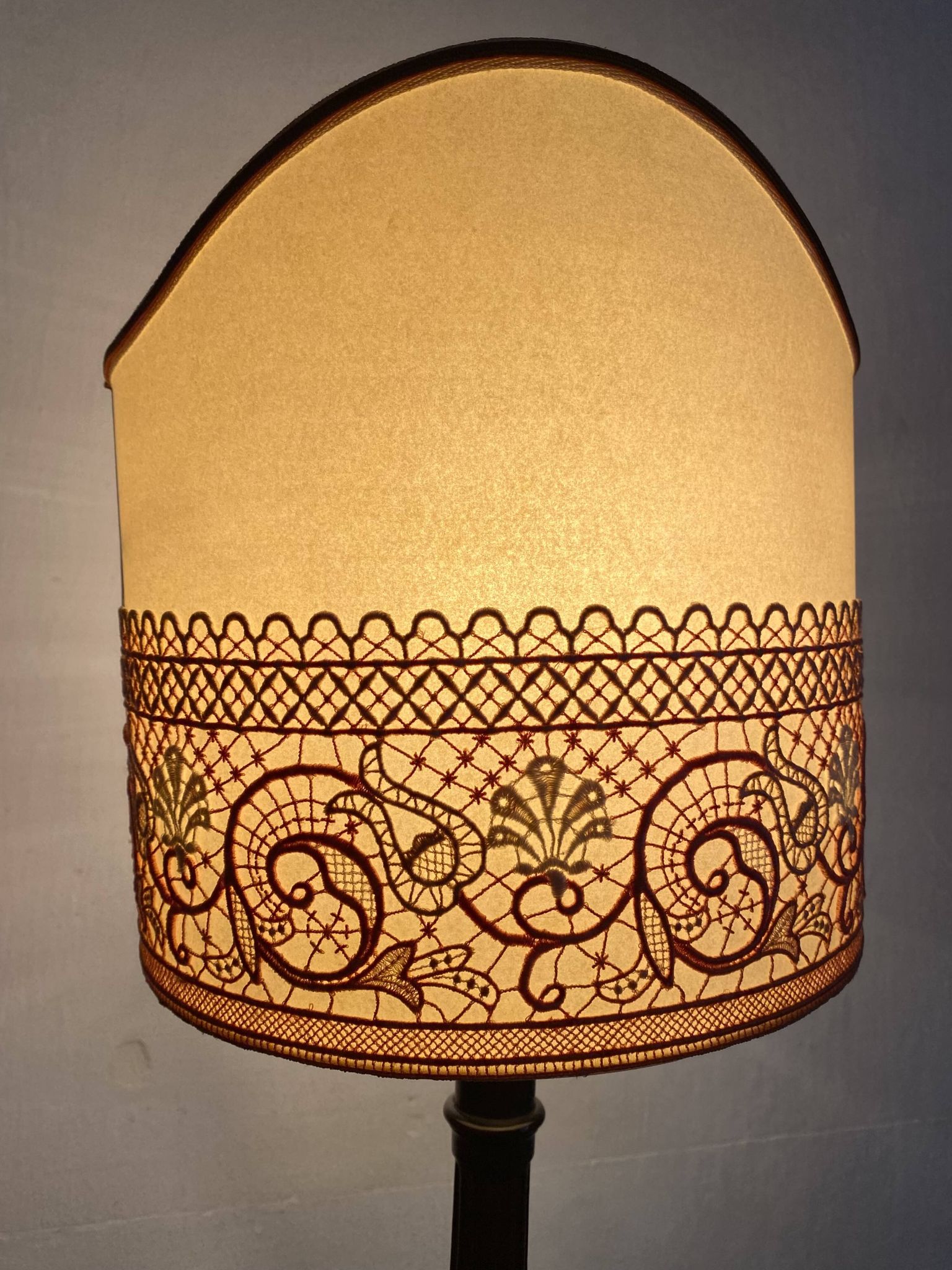Pair of large retro lamps with wooden column base 72 cm