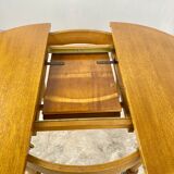 Round table in solid wood