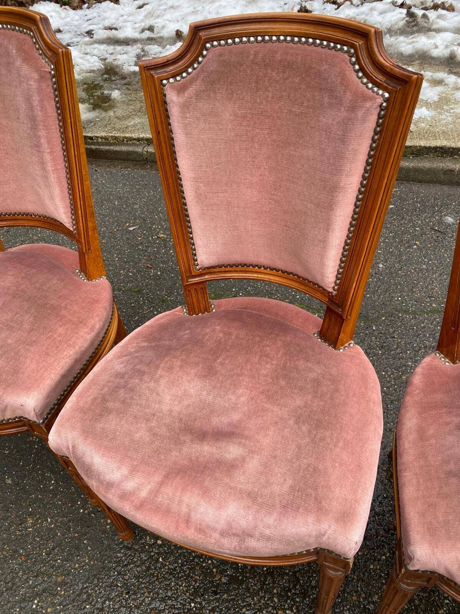 4 Louis XVI dining chairs in solid wood and pink velvet from the 20th century.