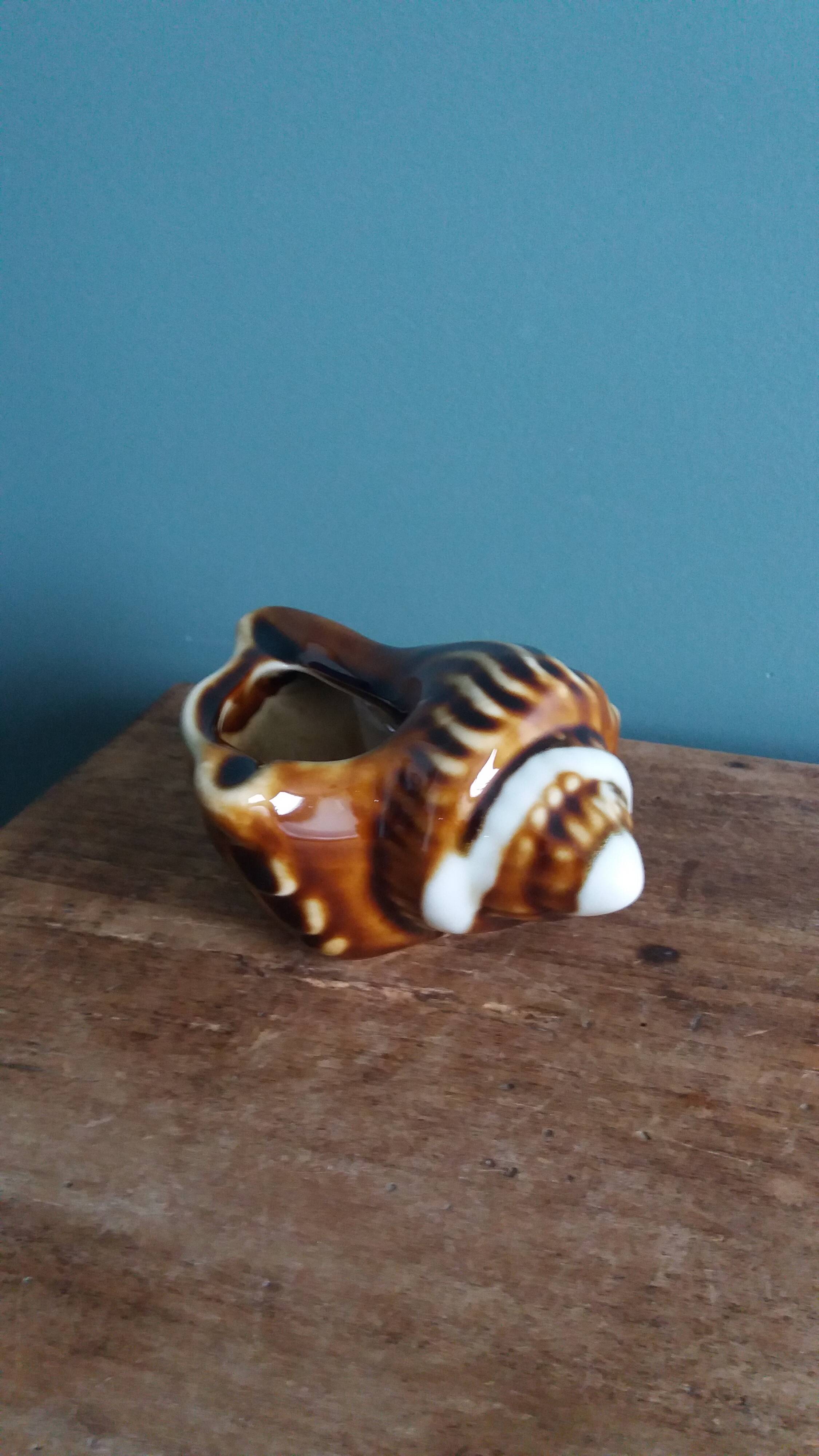 Ceramic shell ashtray