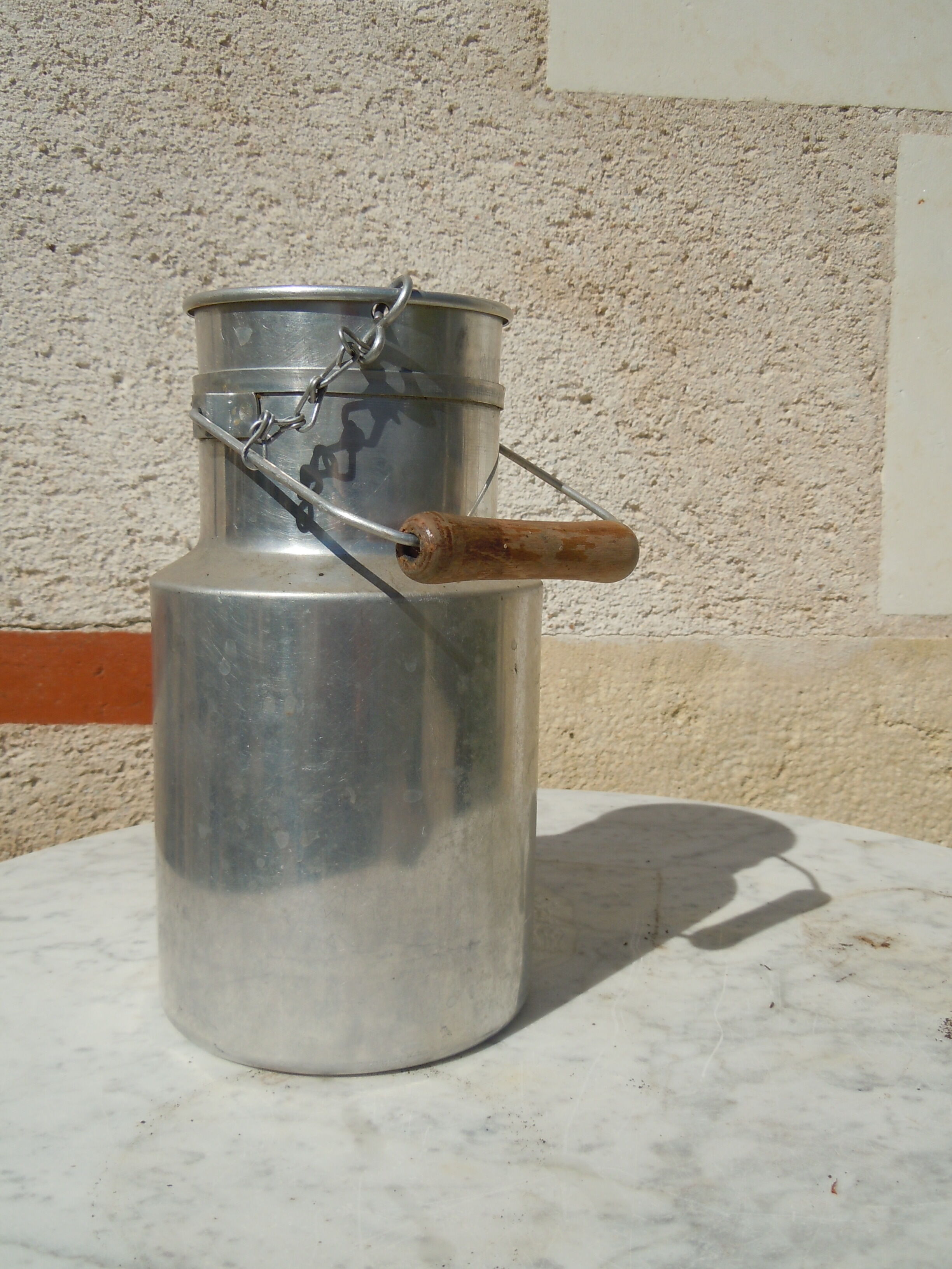 2 litre metal milk pot
