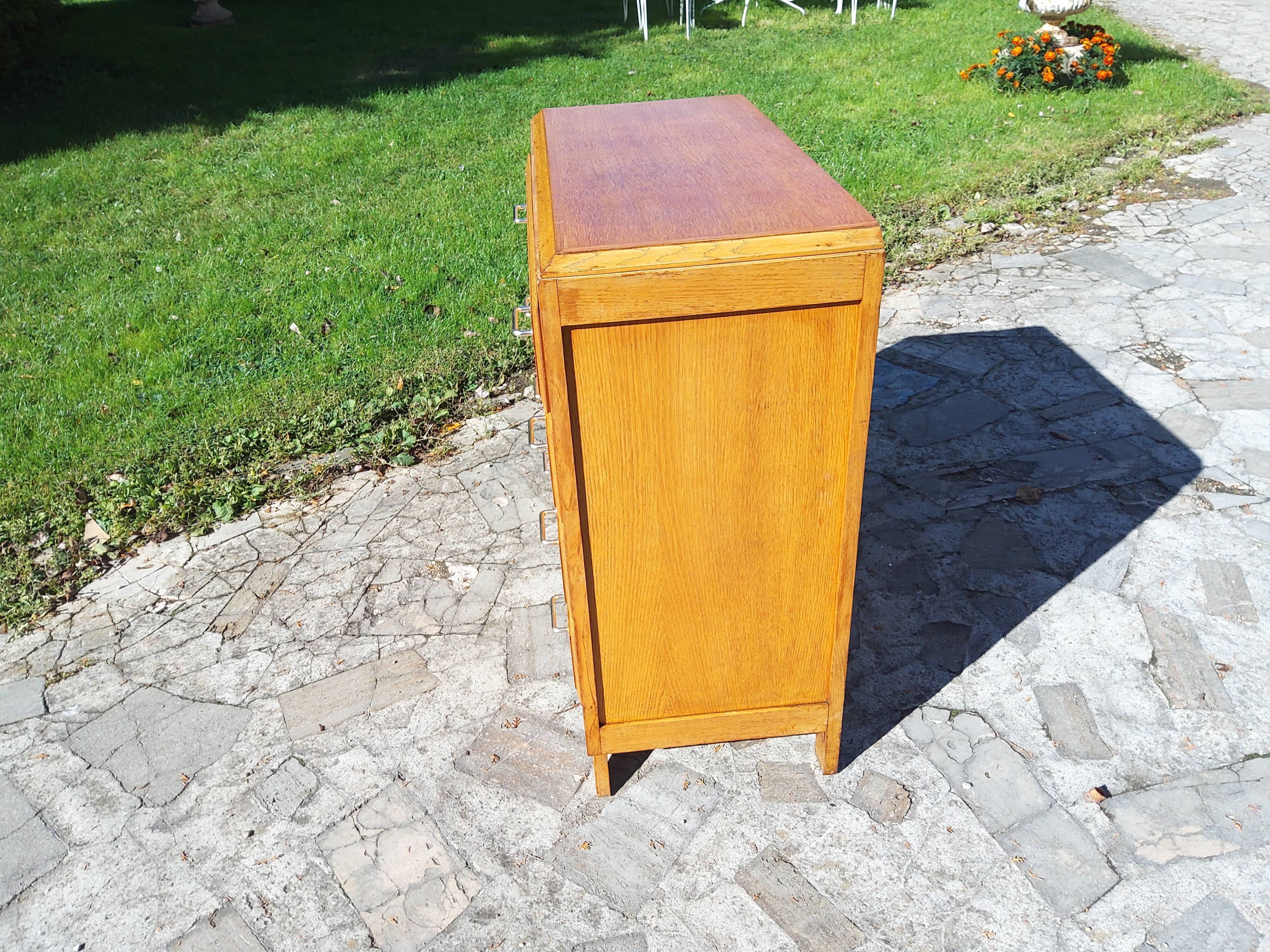 Compass-legged chest of drawers