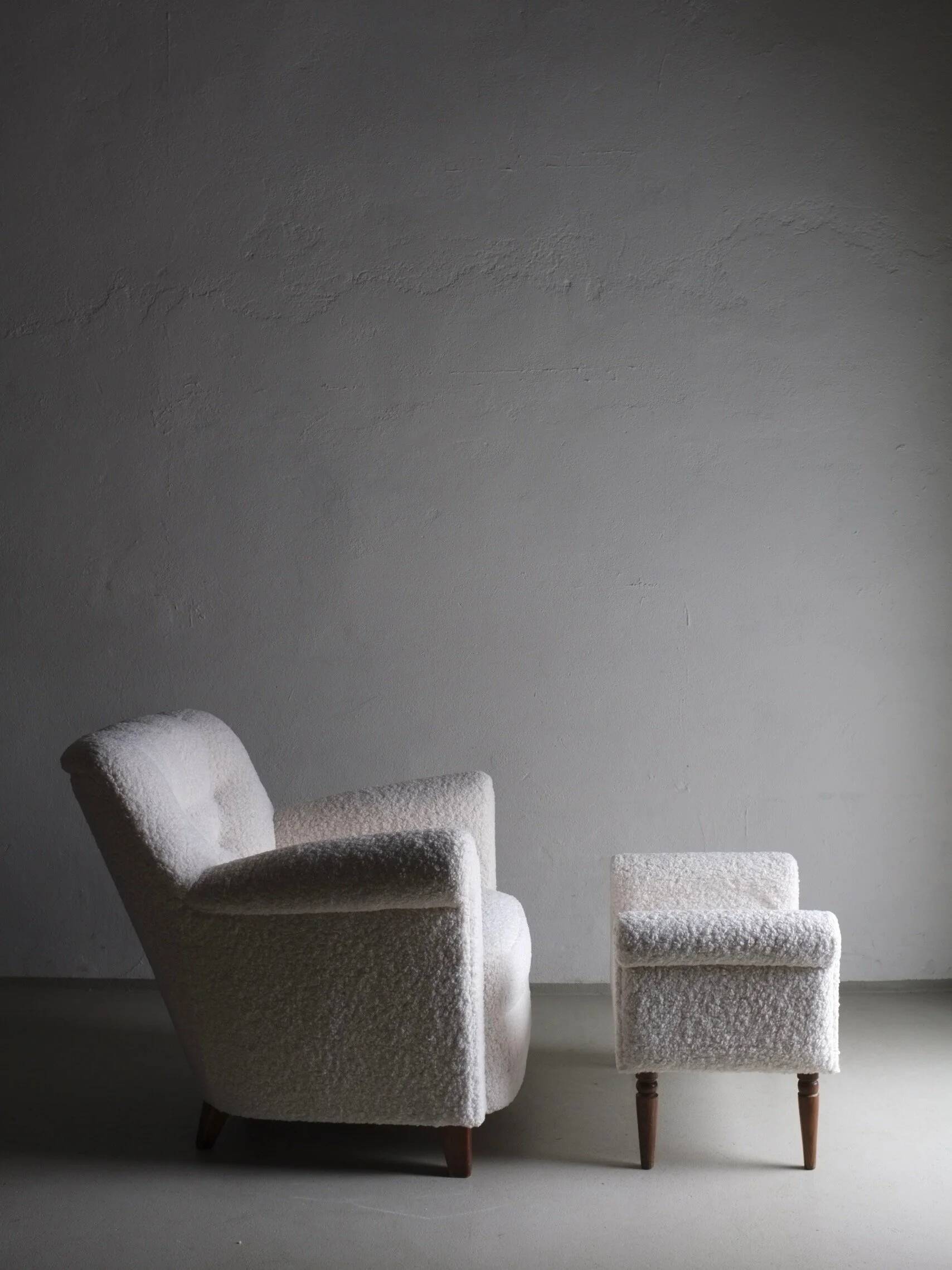 White faux shearling ottoman | 1960s