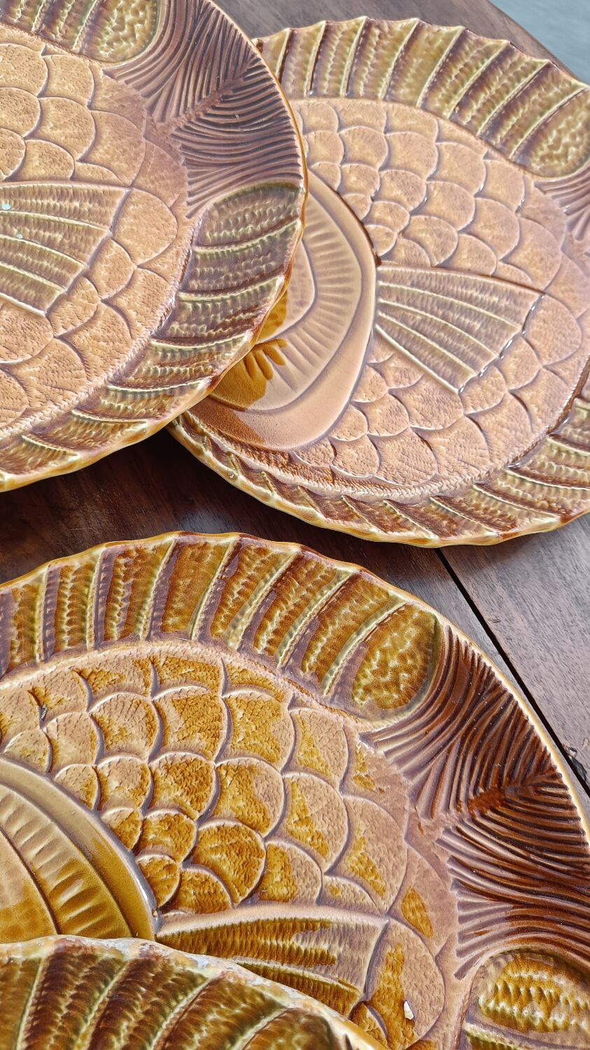 Service of 12 fish barbotine plates – antique faience from Sarreguemines