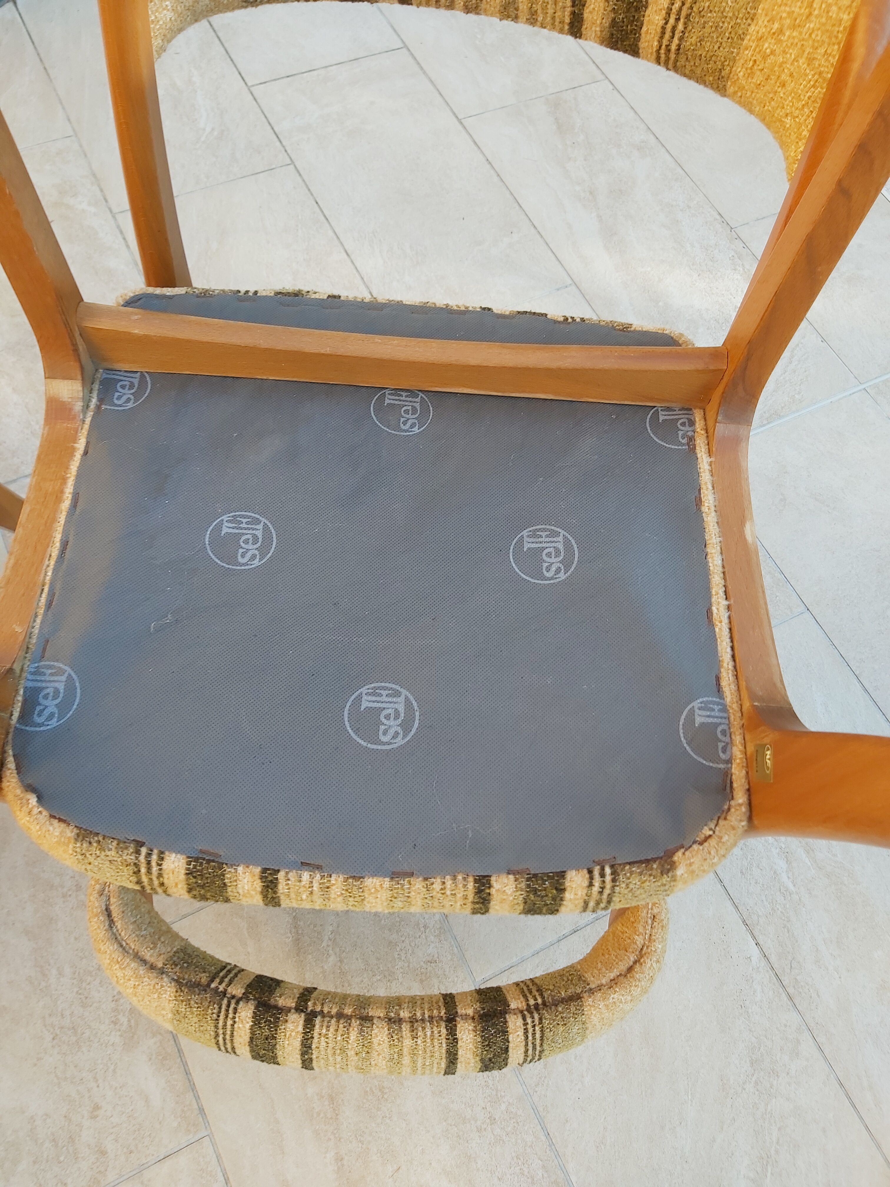 4 chairs wood and fabric 70s