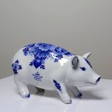 Small vintage Dutch porcelain Delft blue pig collection