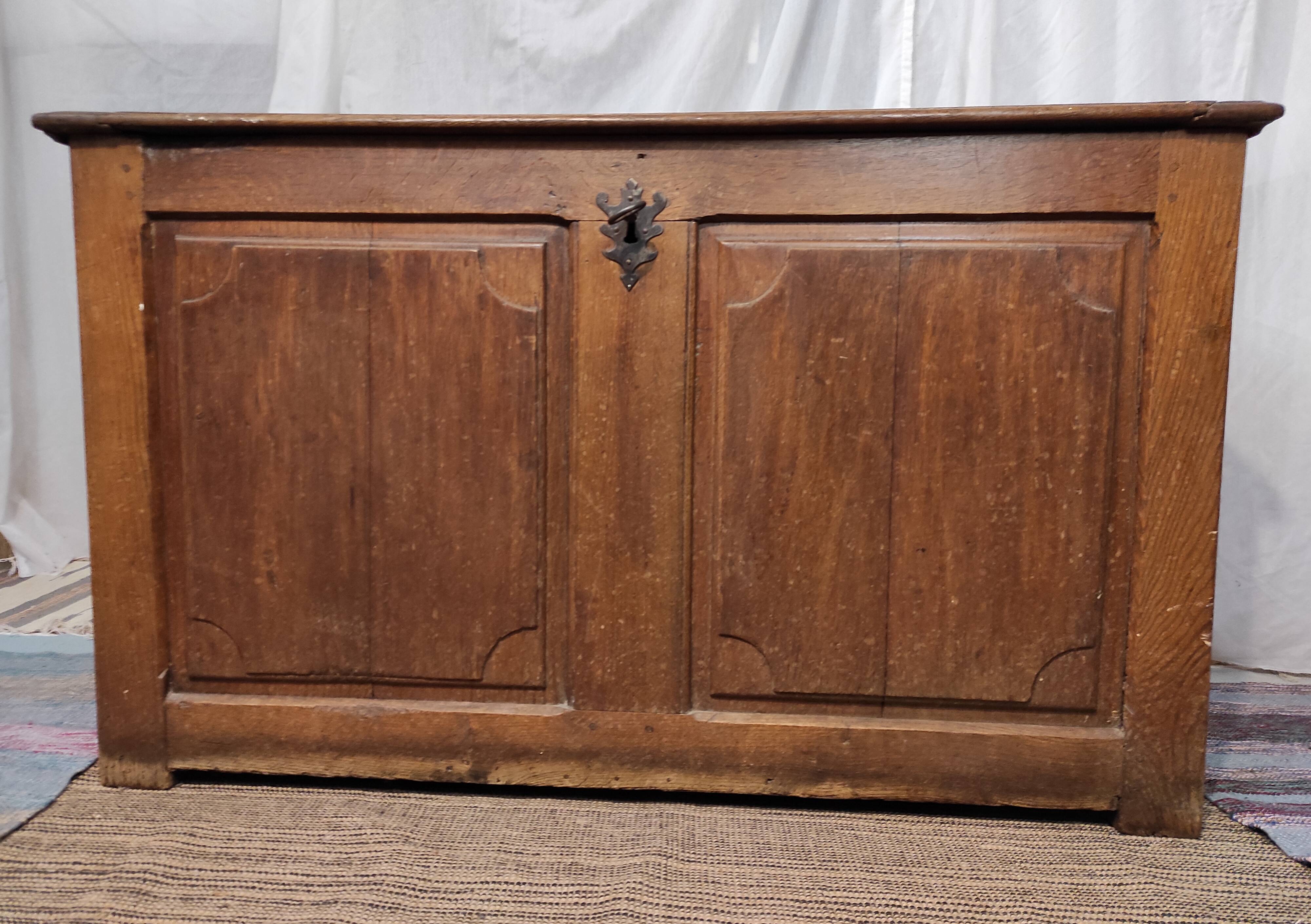 Trunk / trunk in oak 19th