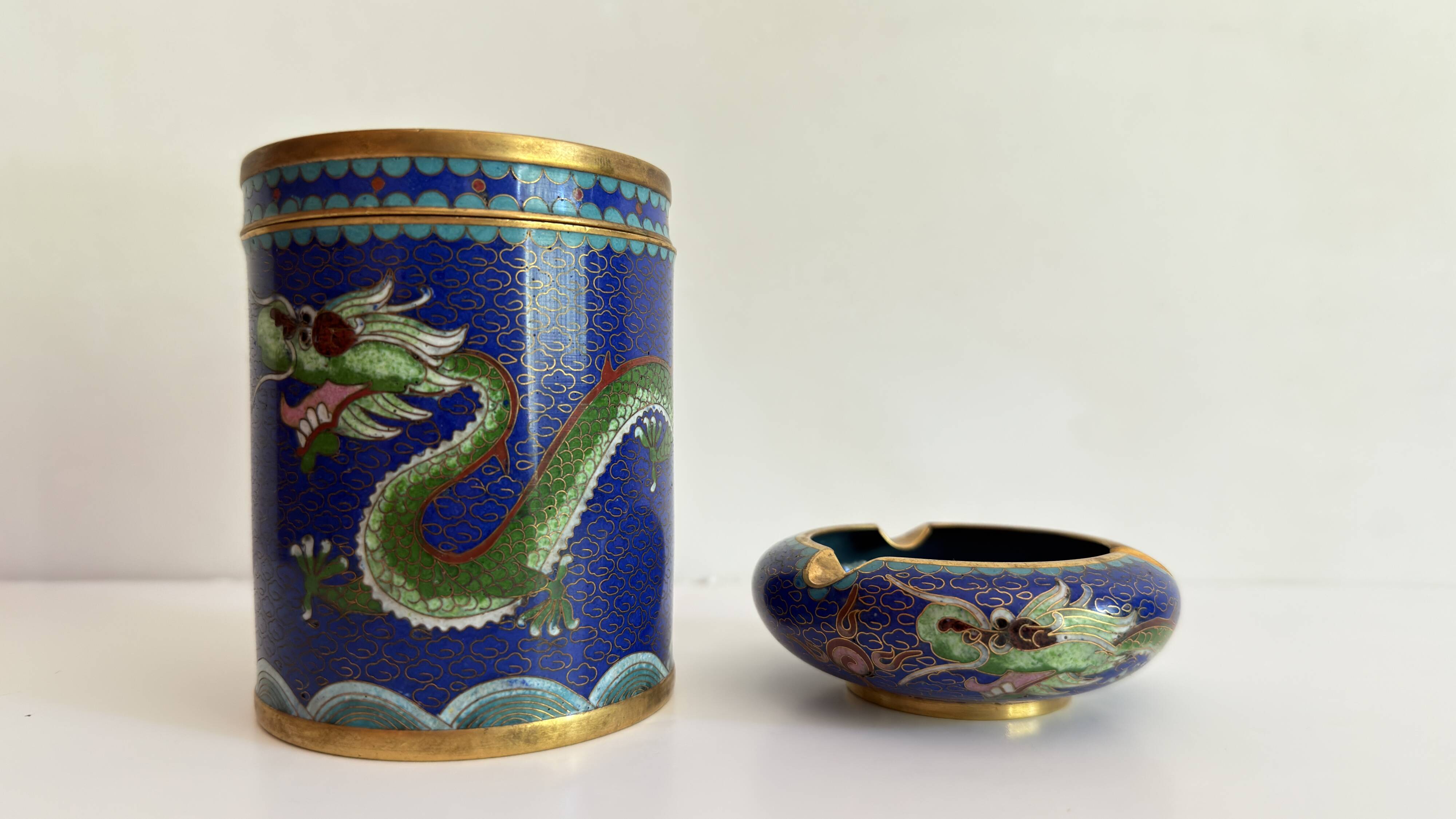 Chinese pot in cloisonné enamel + matching ashtray