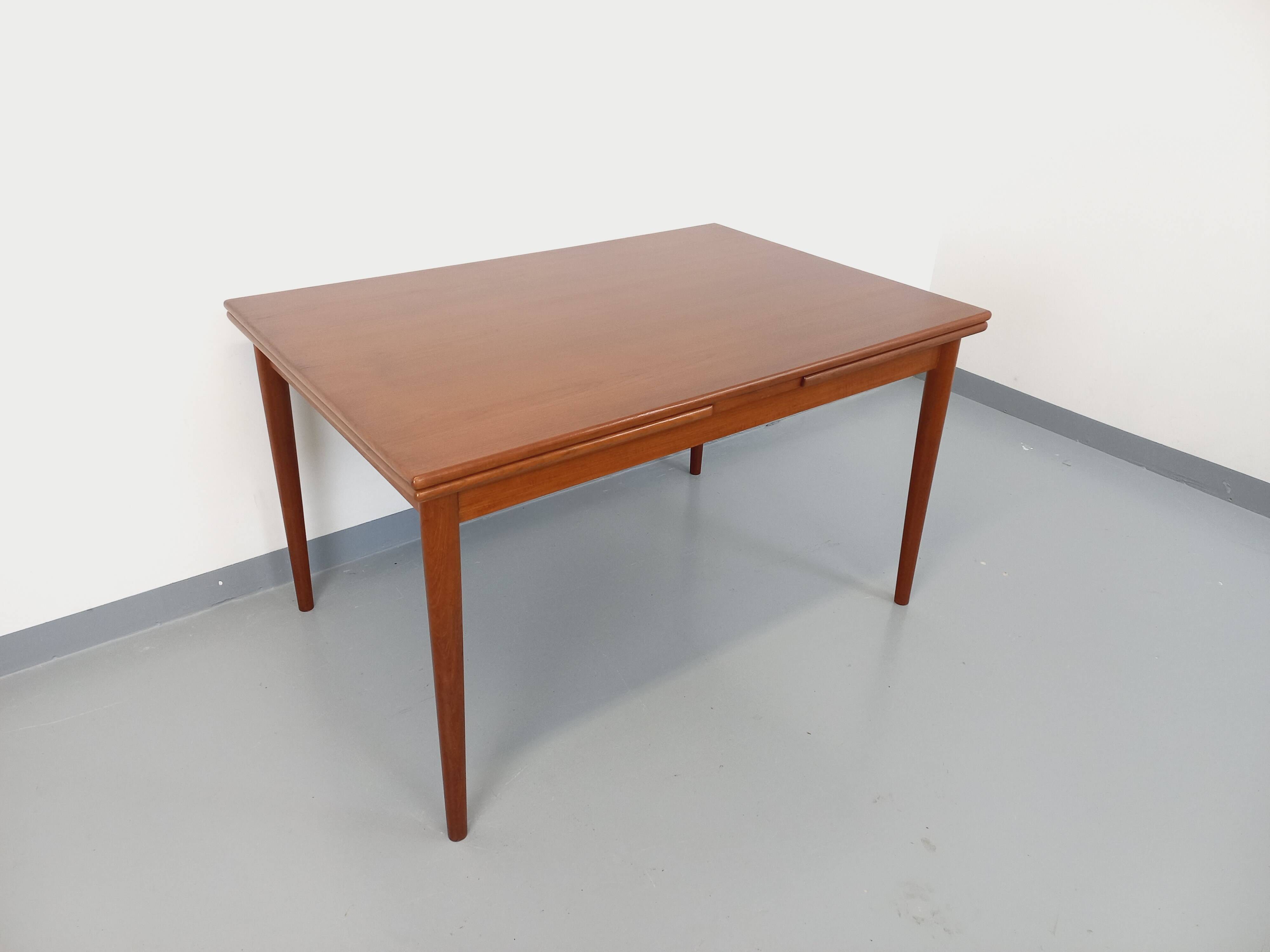 Table à manger en teck avec rallonges de style scandinave, années 50 60