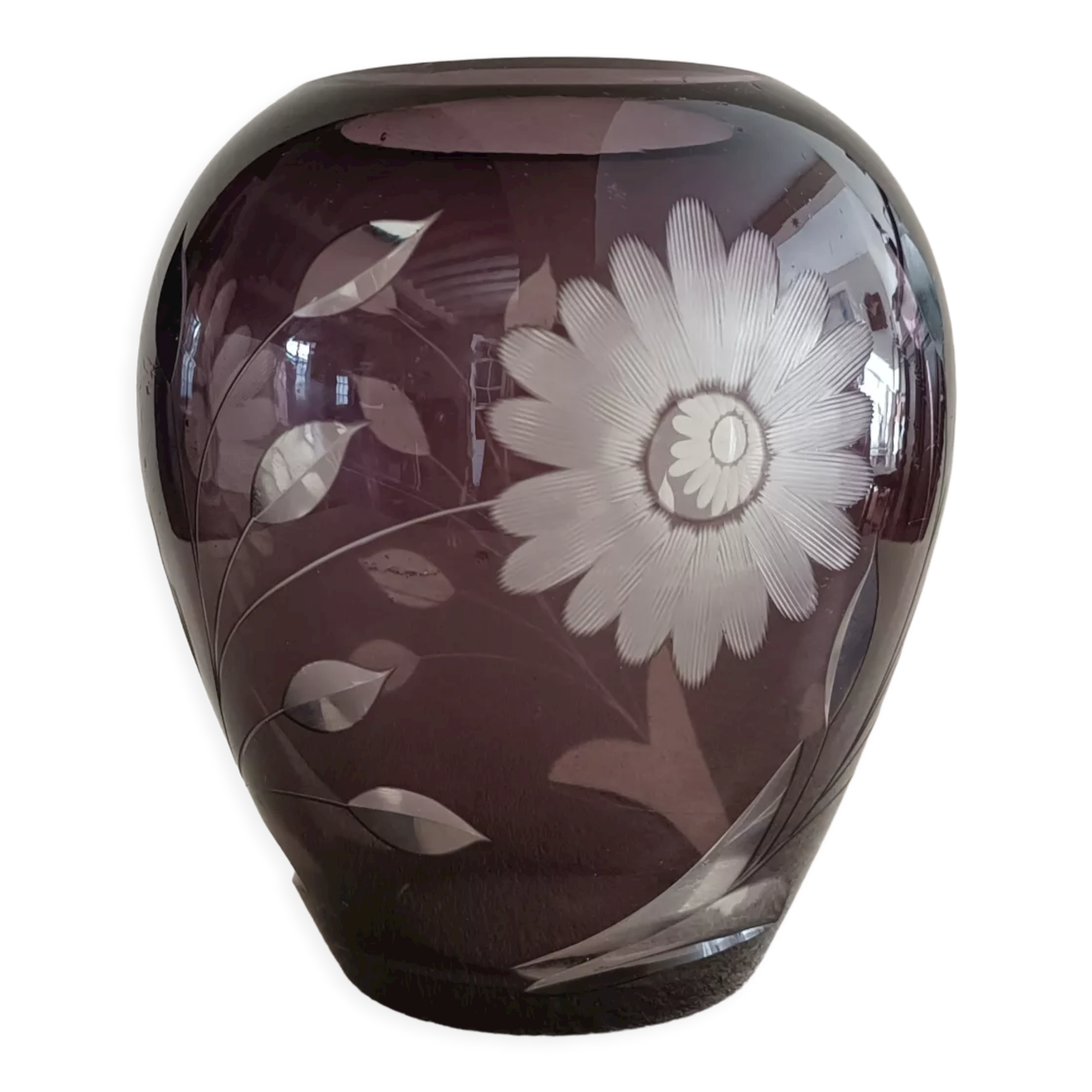 Vase olive en verre taillé