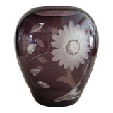 Vase olive en verre taillé