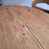 Round table with solid wood leaves