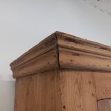 Armoire parisienne en sapin