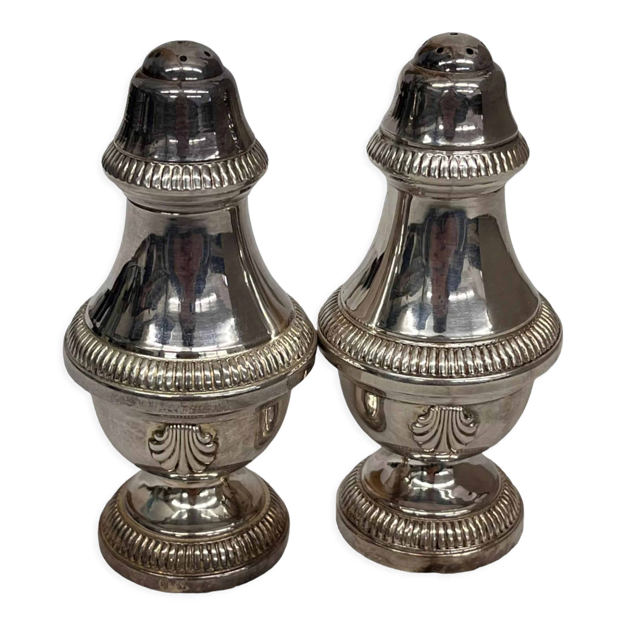 Salt shaker and pepper shaker in silver metal