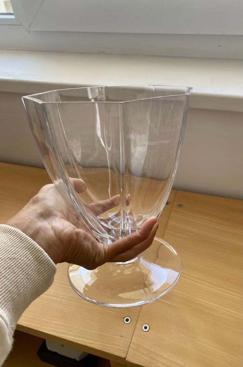 Vase cup on foot shower crystal of weaning old