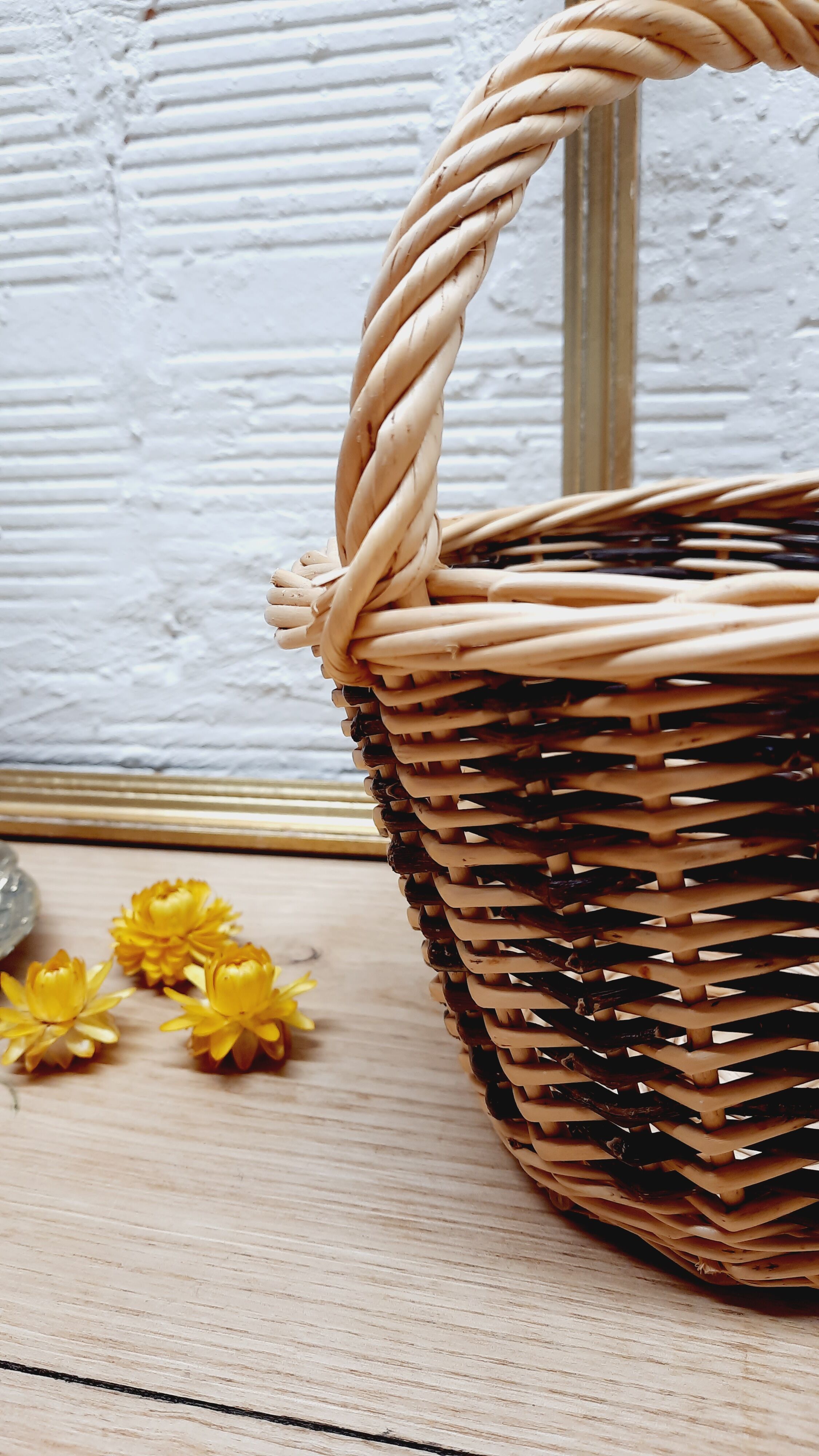 Two-coloured wicker basket