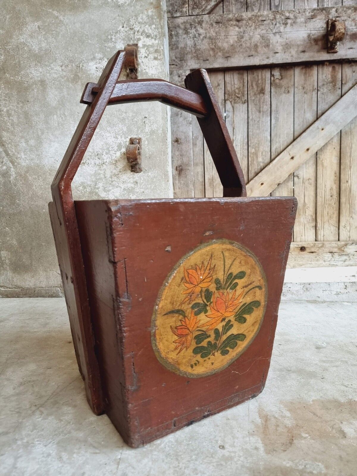 Wooden rice bucket