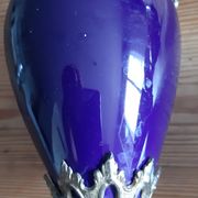 Paire d'aiguières en régule doré et verre bleu