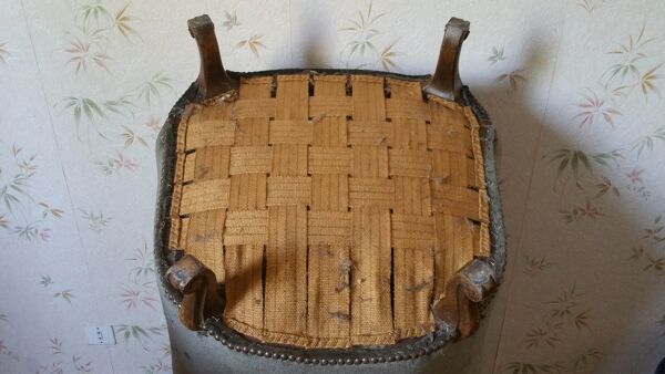 Paire de fauteuils Bergère tonneau sculpturale