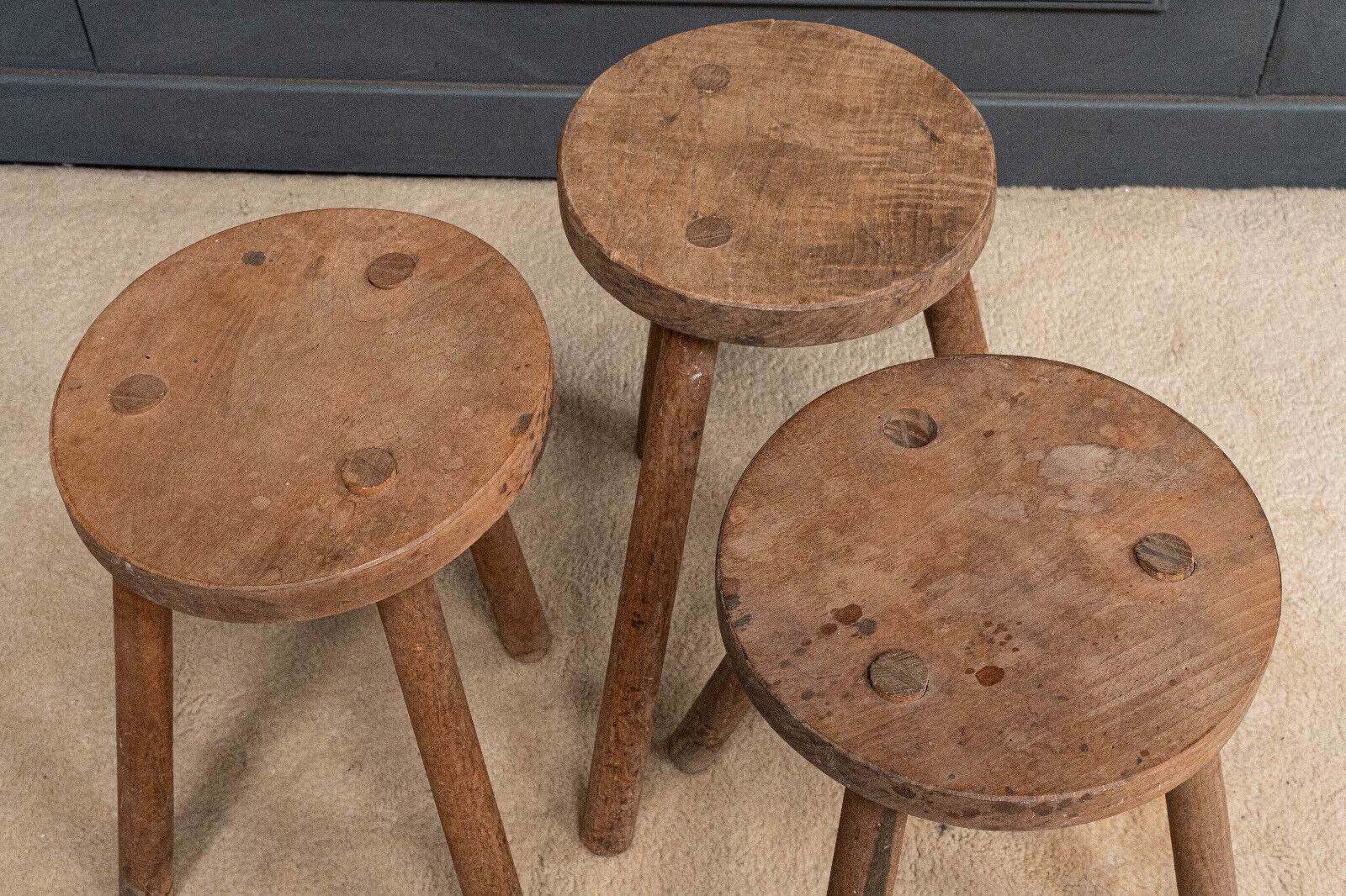 Suite of 3 brutalist stools XXth tripod feet