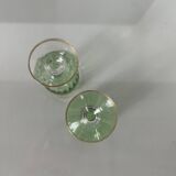 Service à liqueur en cristal teinté vert avec rehauts de dorures à décor de