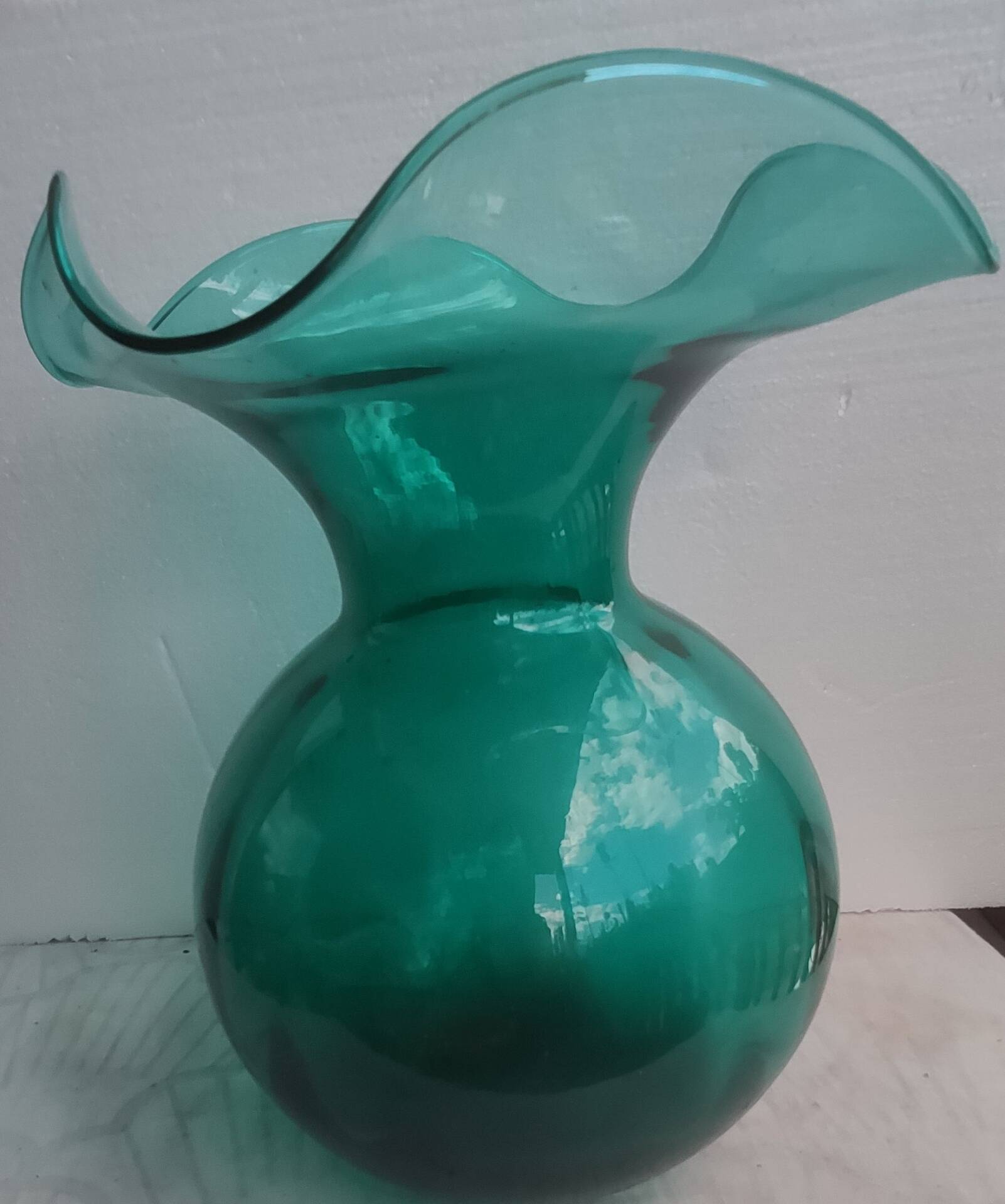 Vase en verre soufflé vert