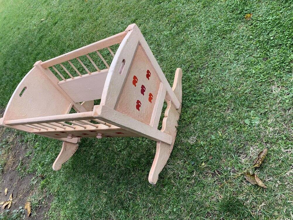 Child's cradle in pine painted pink and red, Hungary - 1920s, vintage style