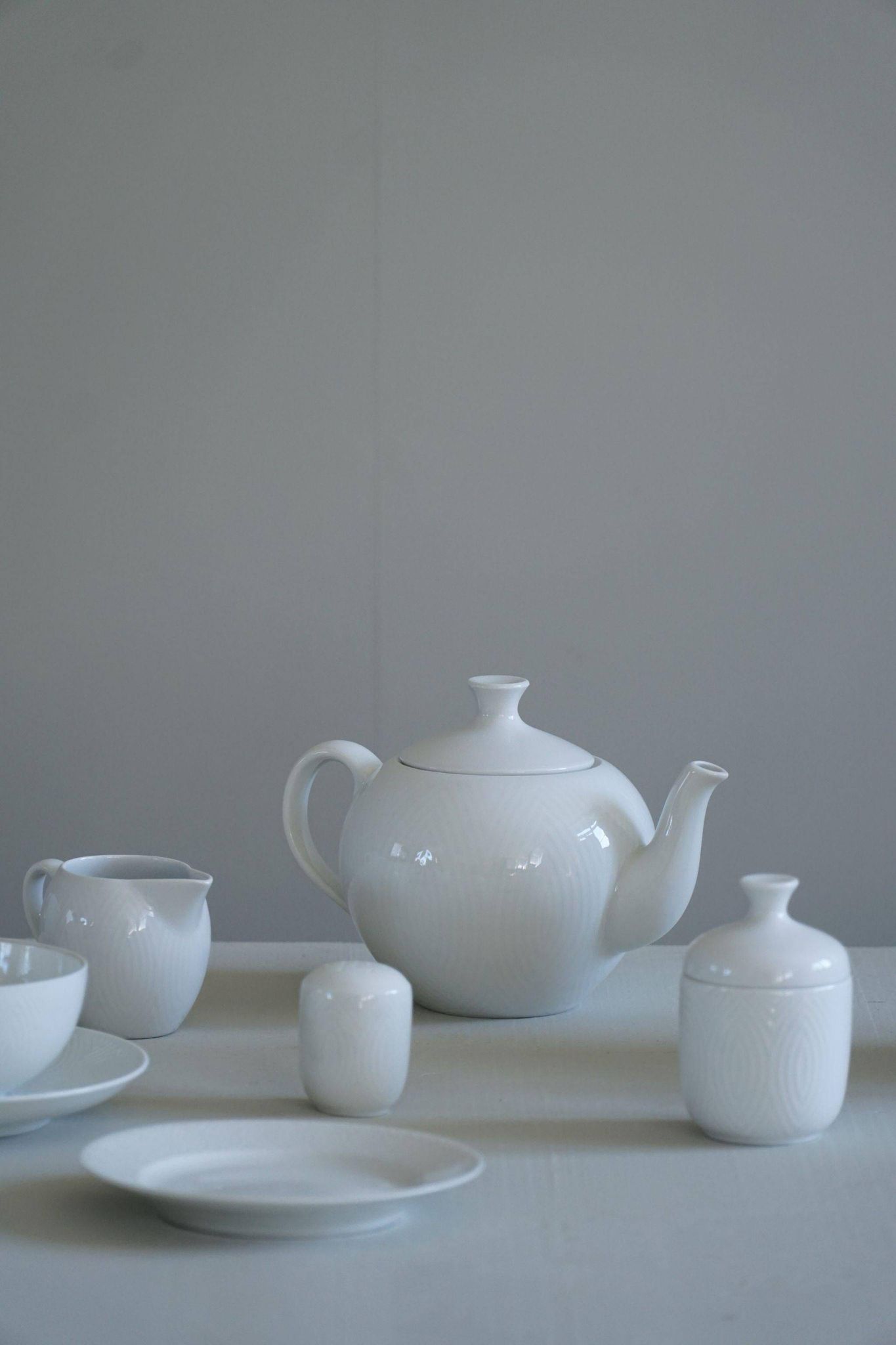 Axel Salto, porcelain service set by Royal Copenhagen, mid-century, 1956
