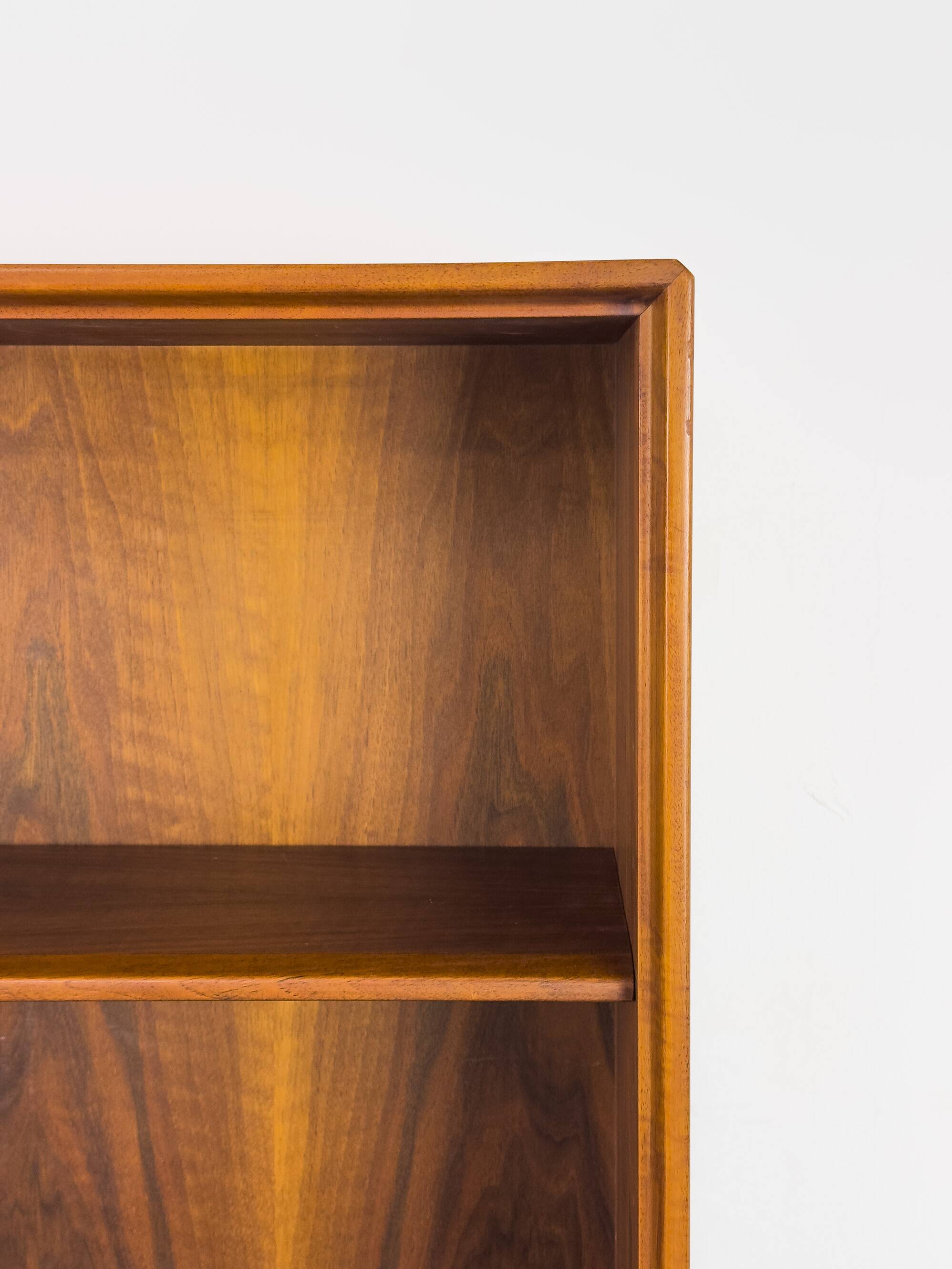 Grande Bibliothèque en Noyer par Bertil Fridhagen pour Bodafors, 1969