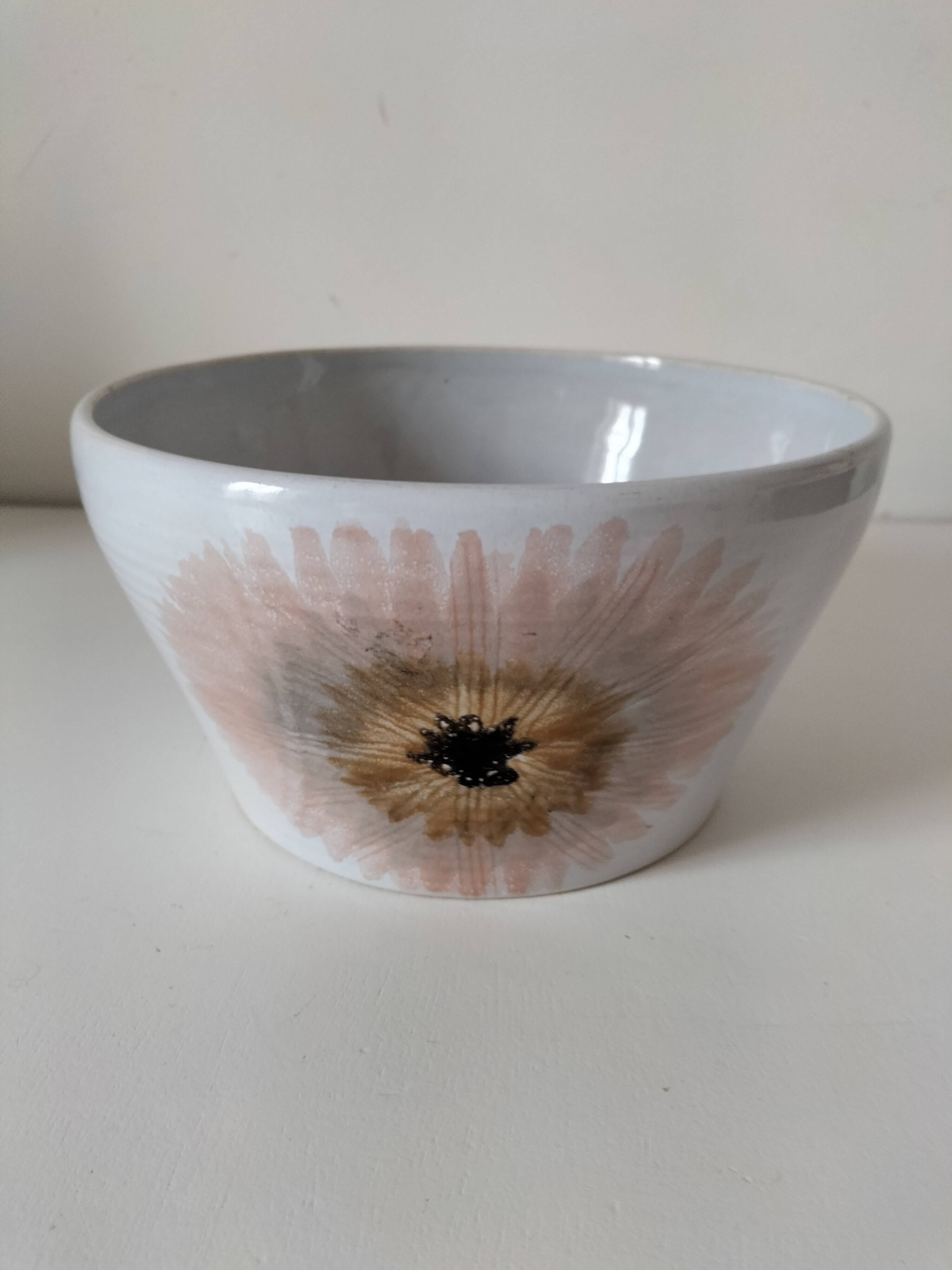 Saint Amand plate model Urchin - vintage and arty