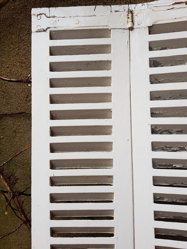 Volets à persiennes  anciens en bois