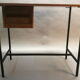 Bureau des années 50/60 en formica noir, acajou, doré
