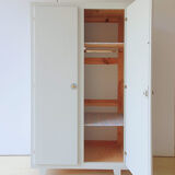 Armoire vintage