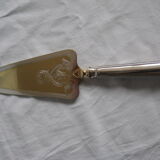 silver metal knife and cake shovel