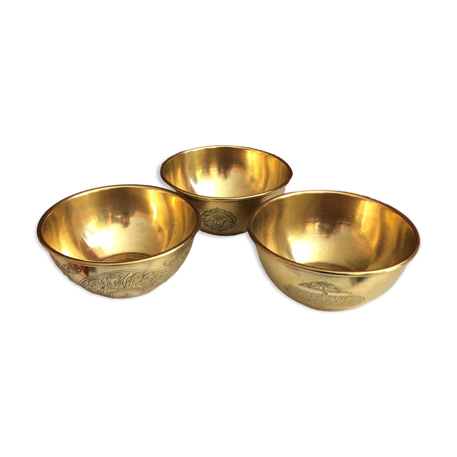 Set of 3 bowls in orient chiseled brass