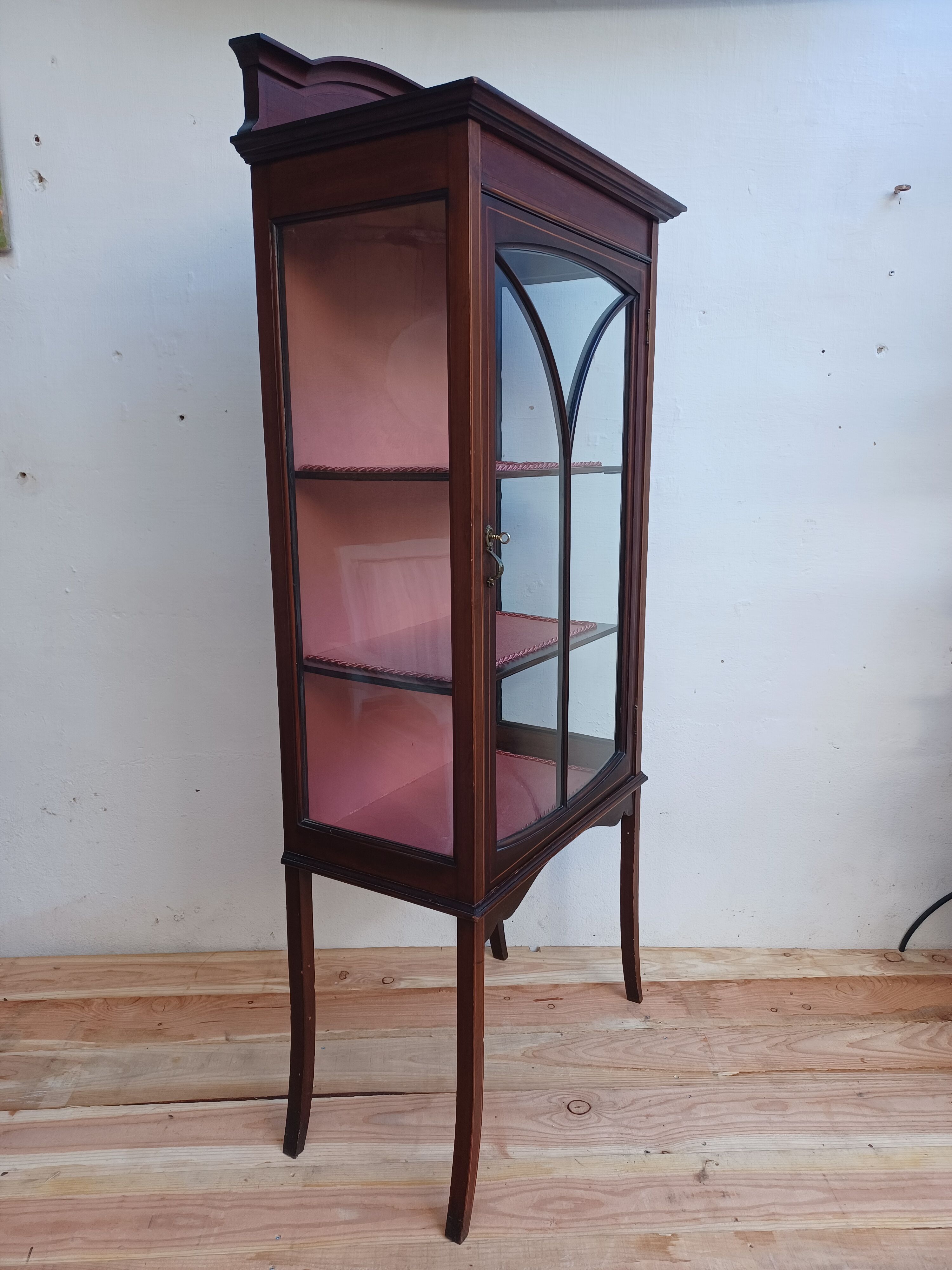 English showcase, late 19th