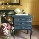 Commode patinée noire