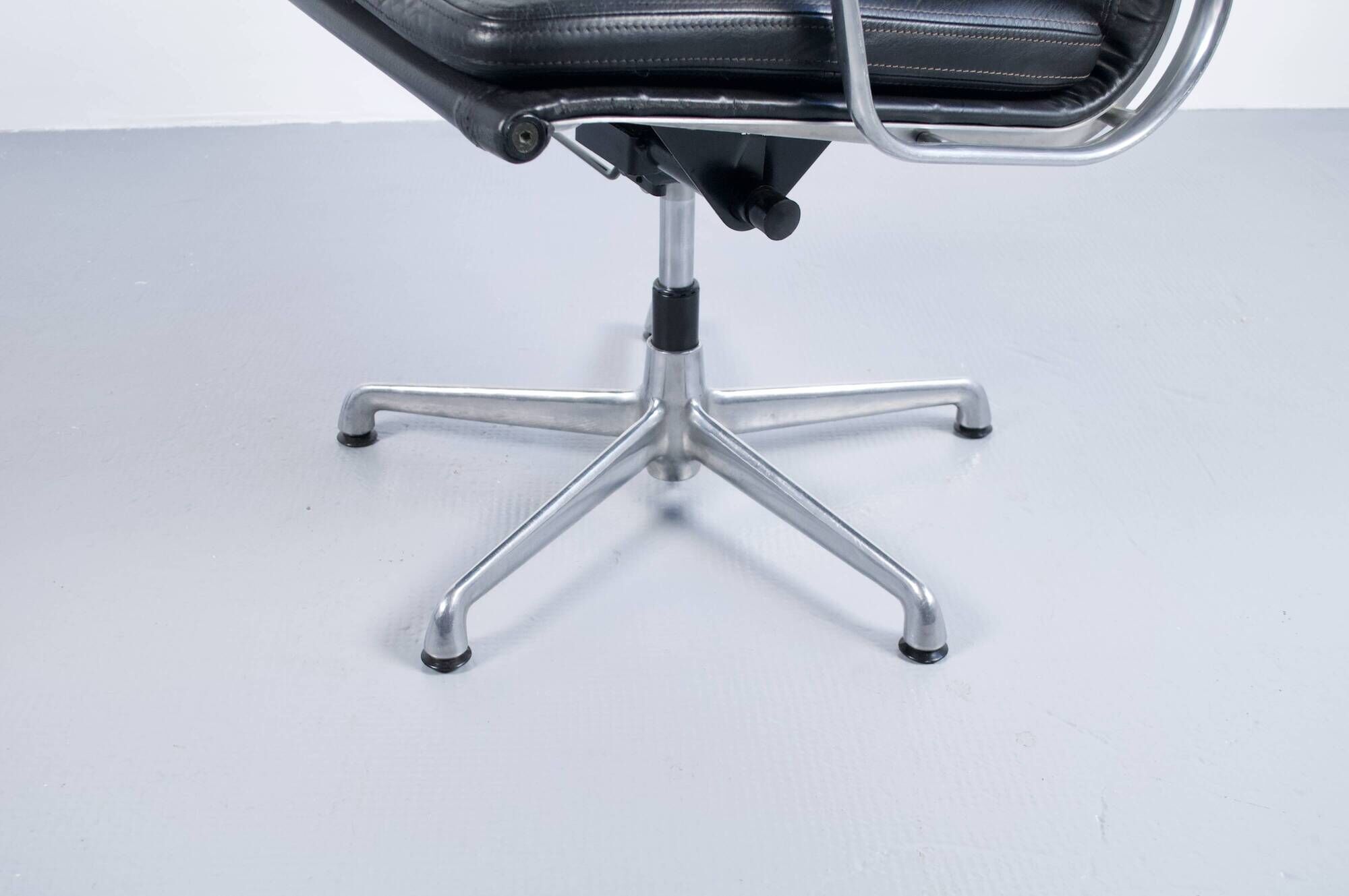 SOFT PAD CHAIR EA 217 EAMES BLACK LEATHER HERMAN MILLER PUBLISHED BY ICF 1970s