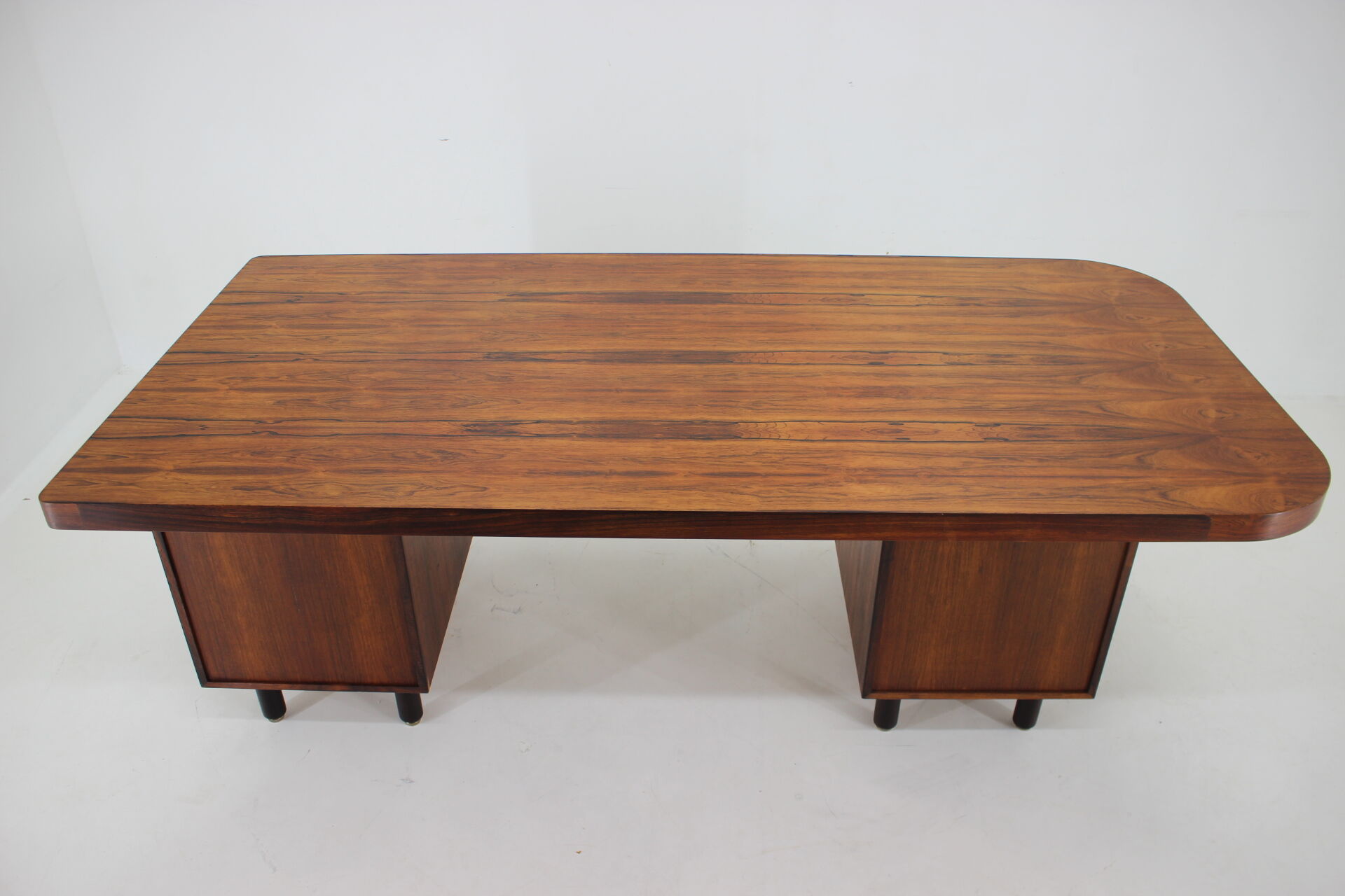 1960s Large exclusive free standing palisander desk