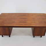 1960s Large exclusive free standing palisander desk